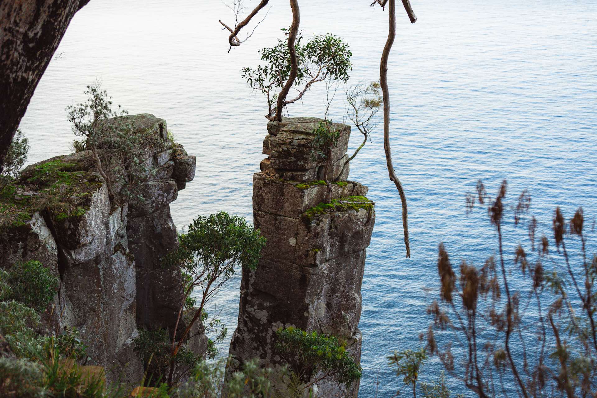 Fluted Cape Walk – A Dramatic Day Hike on Tassie’s Bruny Island, Lipei Teoh, Tasmania, rocks, boulders, ocean view
