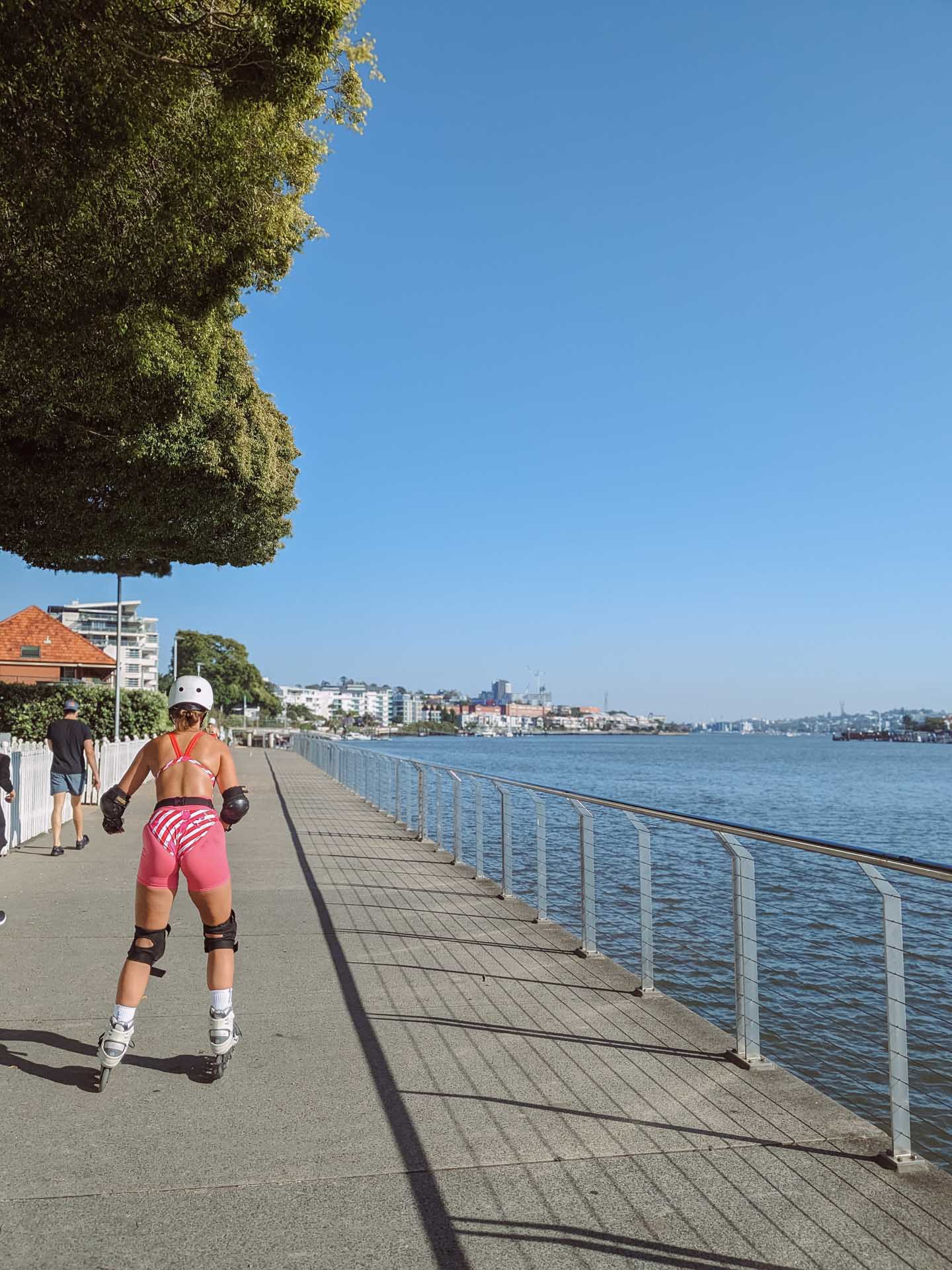 A 4am Rollerblading Commute to Work, rollerblading, brisbane, microadventure, woman rollerblading along the river in brisbane