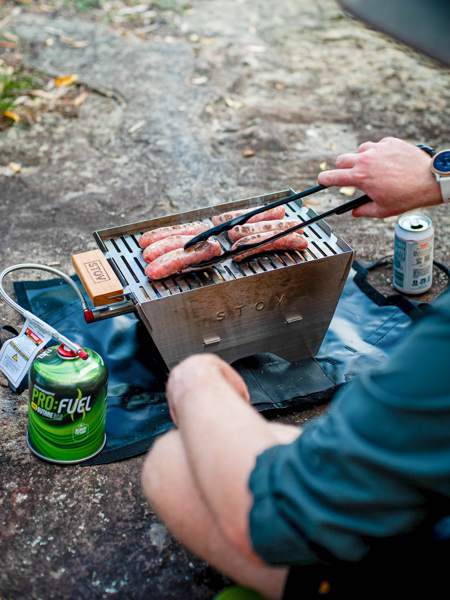 STOV Flatback Portable Gas BBQ – Gear Review & Test, tim ashelford, barbeque, stov bbq, six sausages cooked on a stovv bbq outside