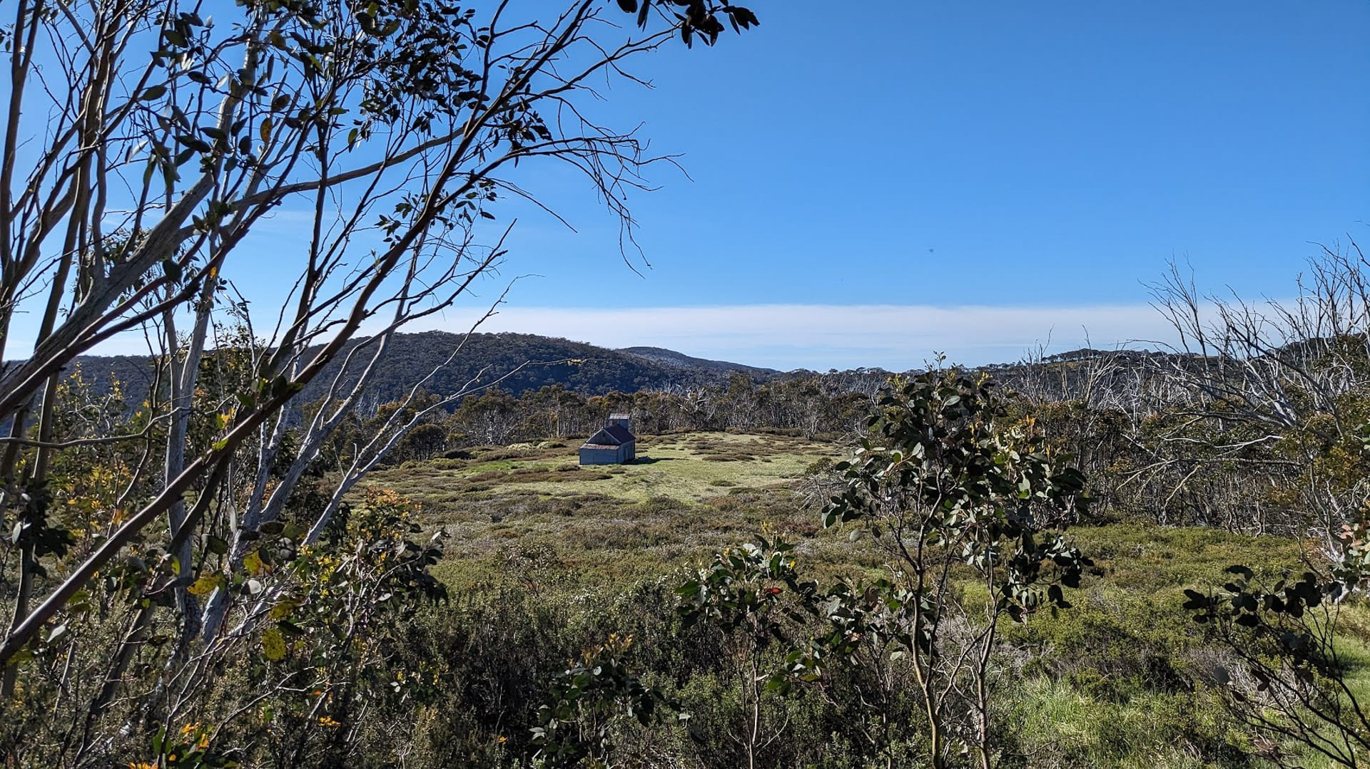 Spargo Hut First view, Mt Hotham Huts Walk