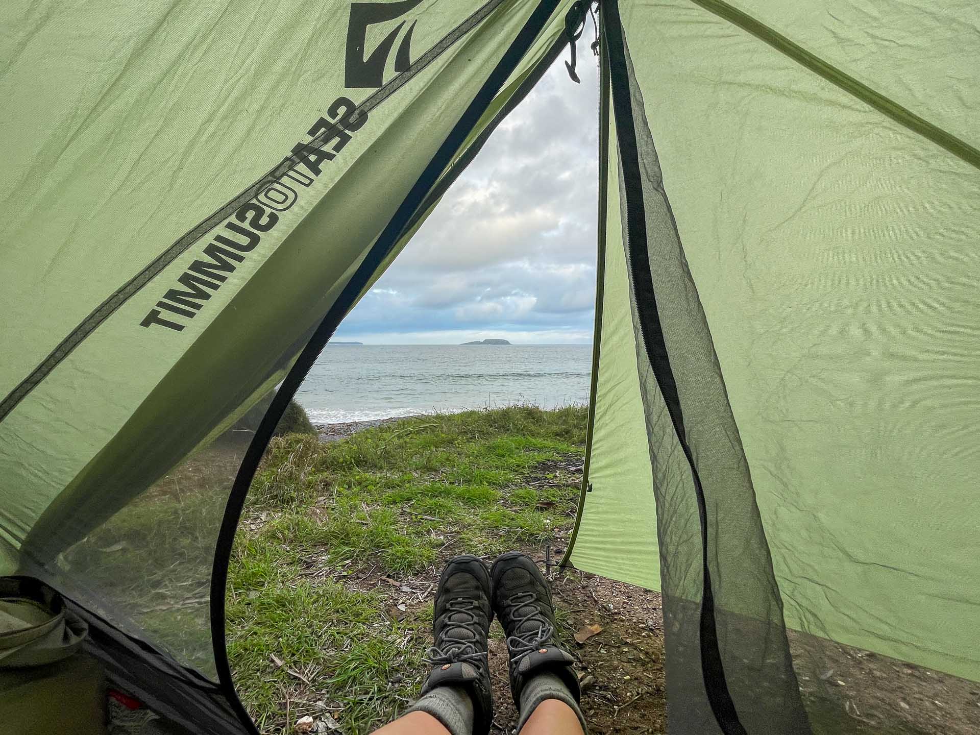 How to Plan Your First Off-Track Solo Hike, Photo by Eva Davis-Boermans, solo hiking, hiking tips, hiking advice, green sea to summit tent overlooking the ocean