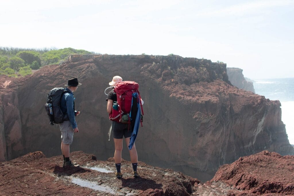 Tim and Amy hiking, Photo by @evadavisboermans