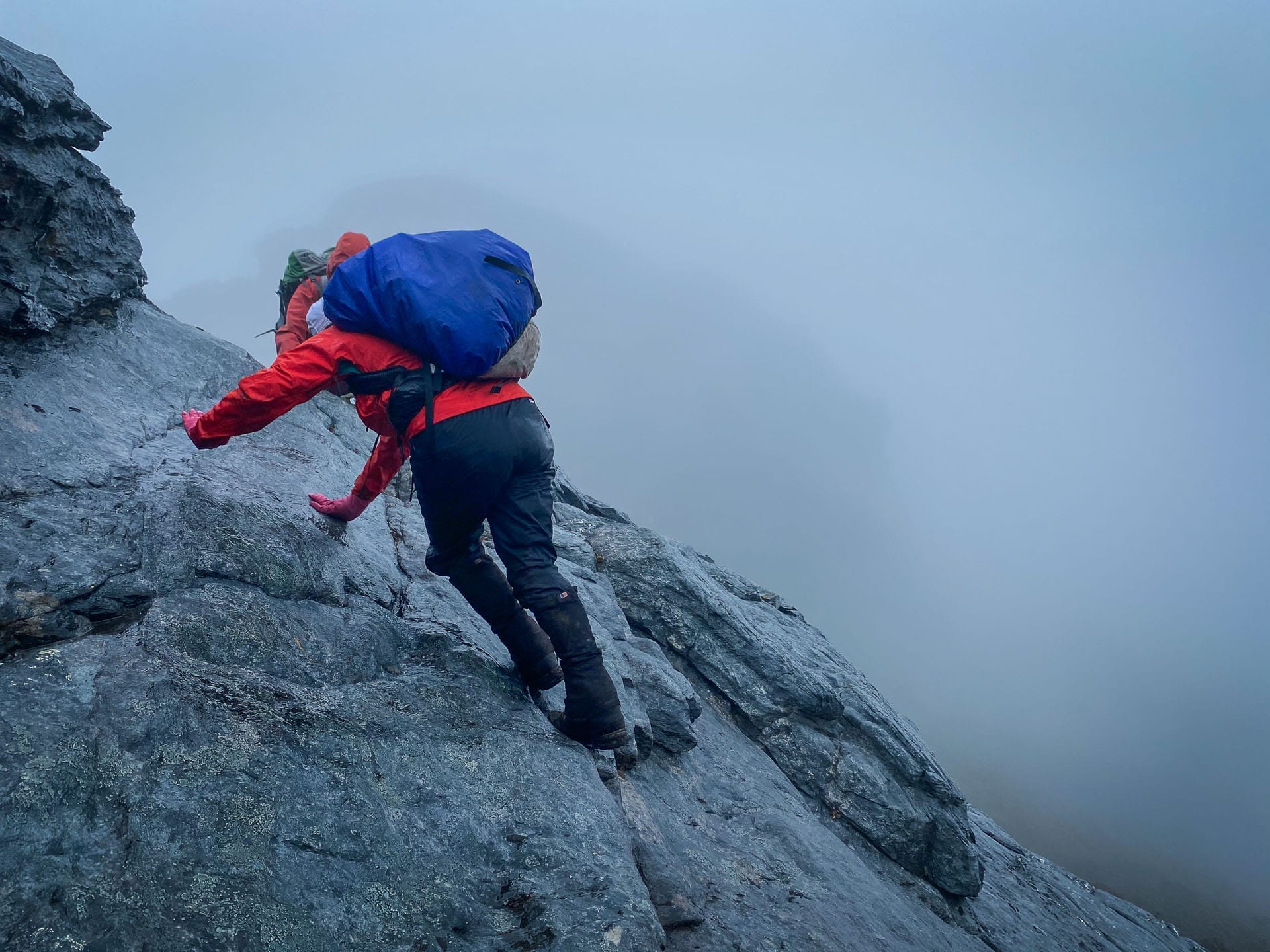 9 Things You Oughta Know Before Walking Tassie’s Western Arthurs Range, Photos by Ben Wells, Tasmania, Exposed sloping rock ledge near Lovers Leap