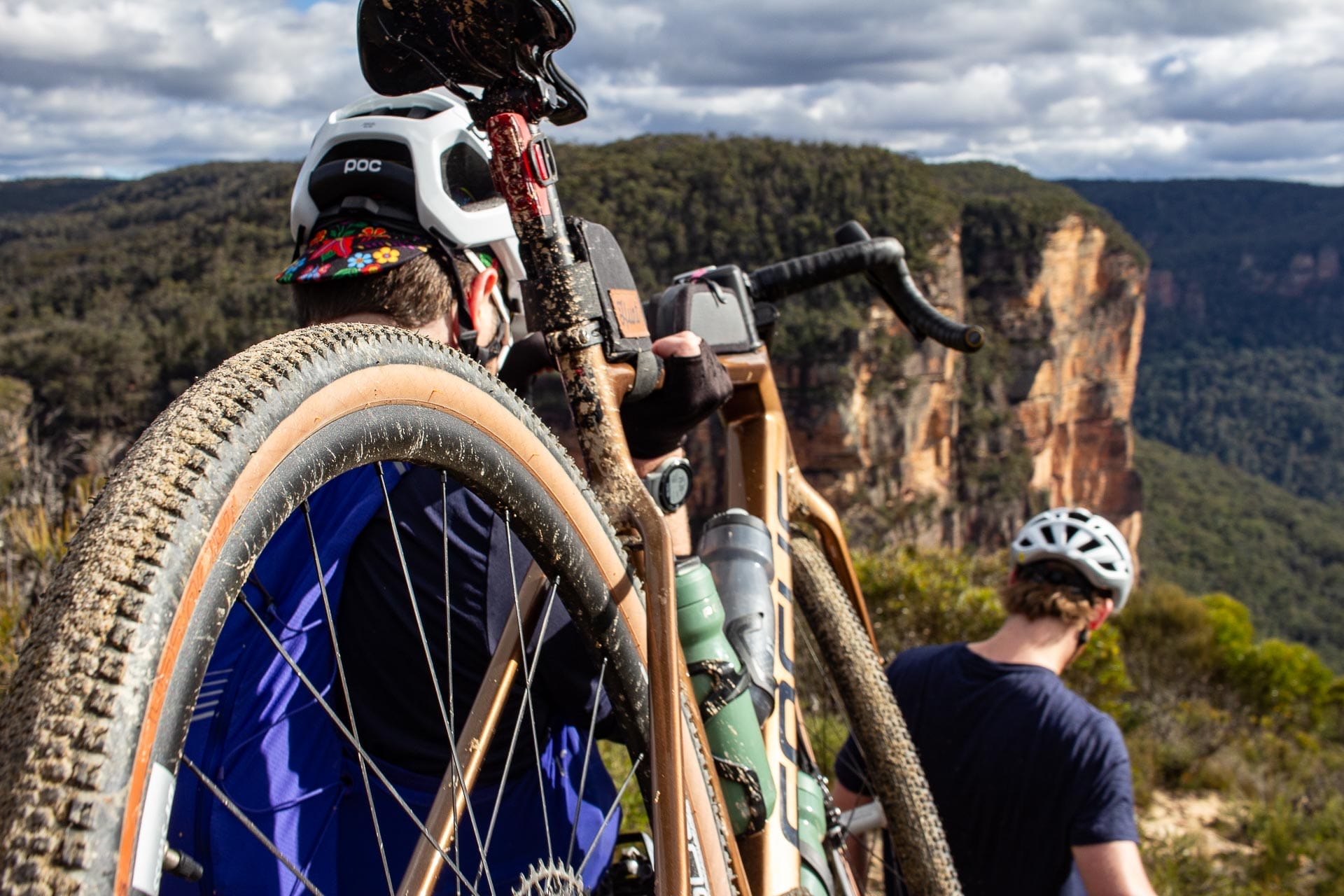 Focus Atlas 8.9 Carbon Gravel Bike – Reviewed and Tested, photo by Tim Ashelford, Blue Mountains, mt hay rd, new south wales, carrying bike