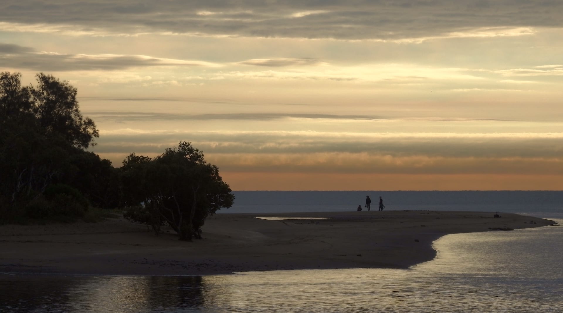 10 Best Walks Near Brisbane 2024, Queensland, shot by @bertnot . Nudgee Beach Walk, sunset