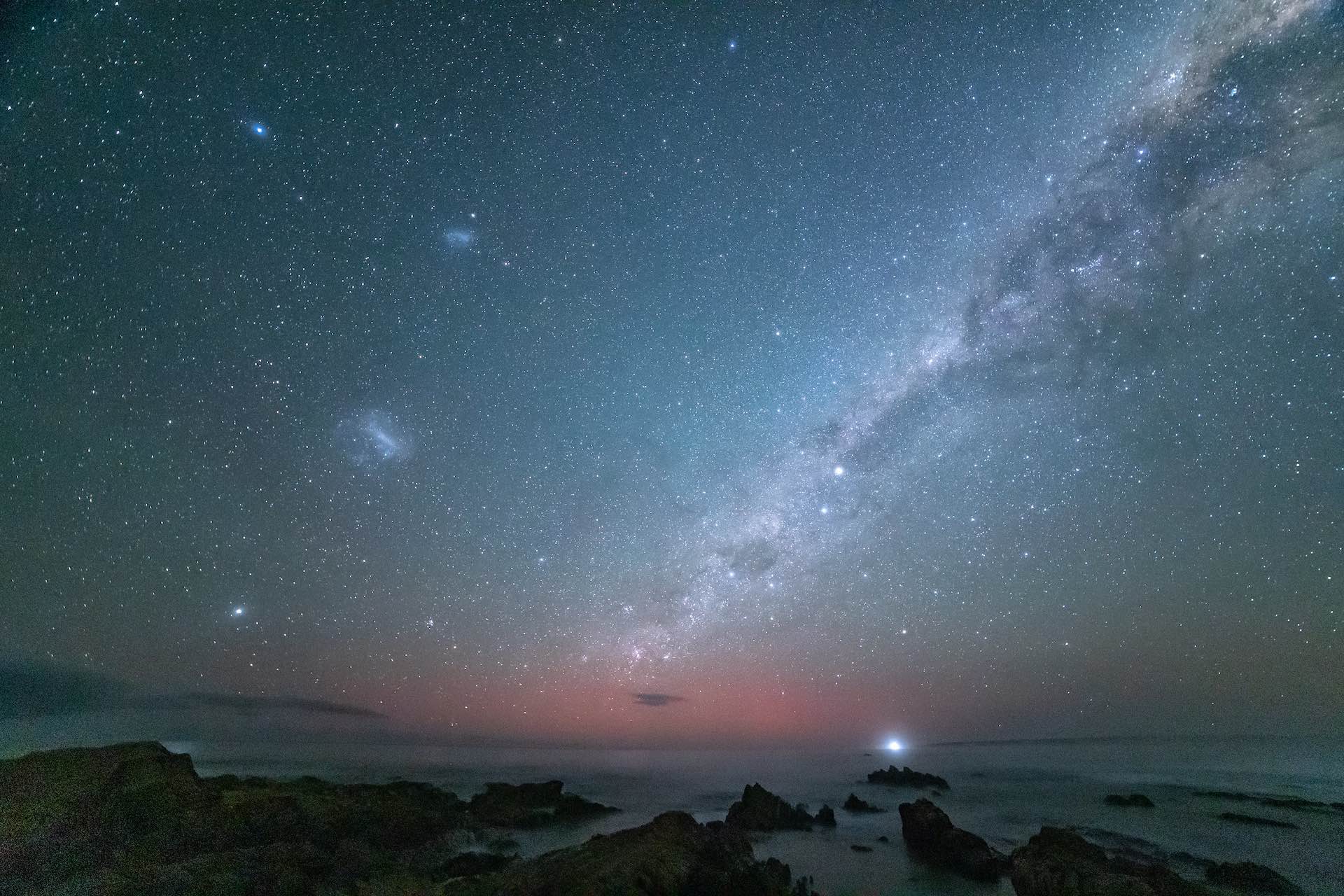 How to spot Aurora Australis, shot by caroline jones via flickr, mallacoota, victoria