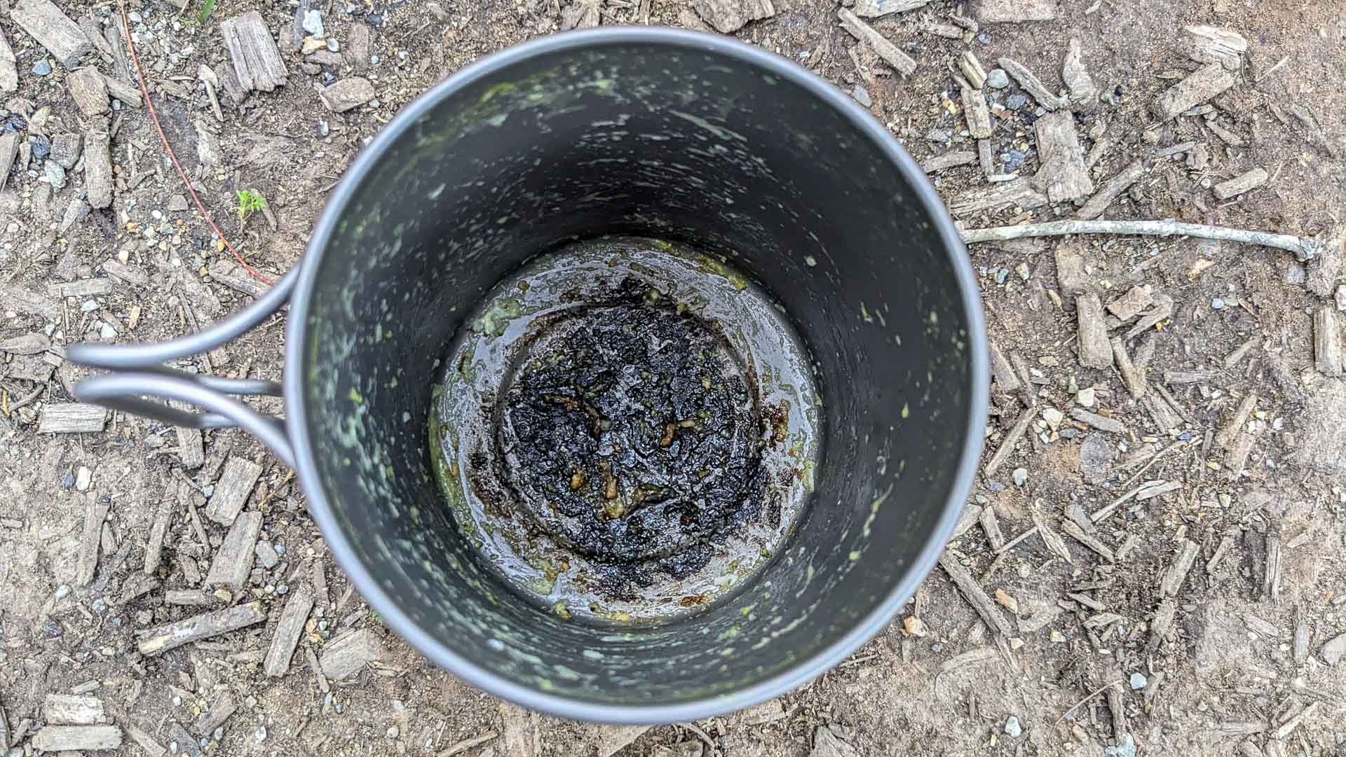 TOAKS Titanium 750ml Pot with Lid – Reviewed & Tested, Photo by @jessleenheme, dirty pot, burnt pot, cooking