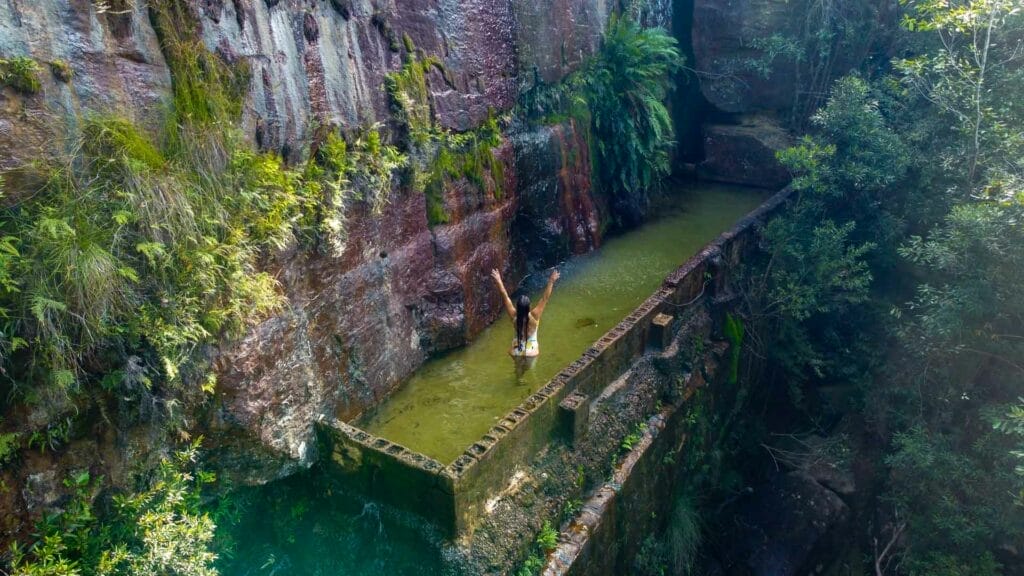 Quick Guide To Find Woy Woy Hidden Waterfall in NSW, Photos by @d.r.adventures, trough pool, swimming, wild swimming, happy, arms up