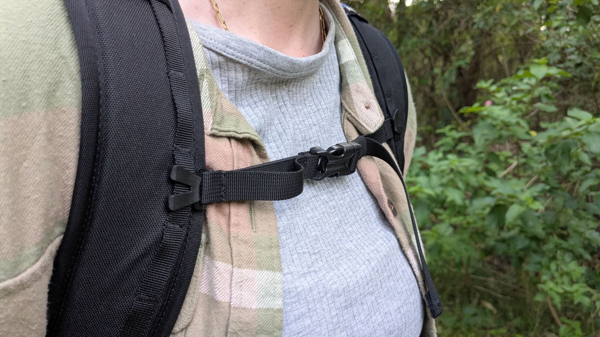 Patagonia Black Hole Mini MLC 30L Duffel Bag – Reviewed & Tested, photo via @jessleenehme, chest strap, sternum strap