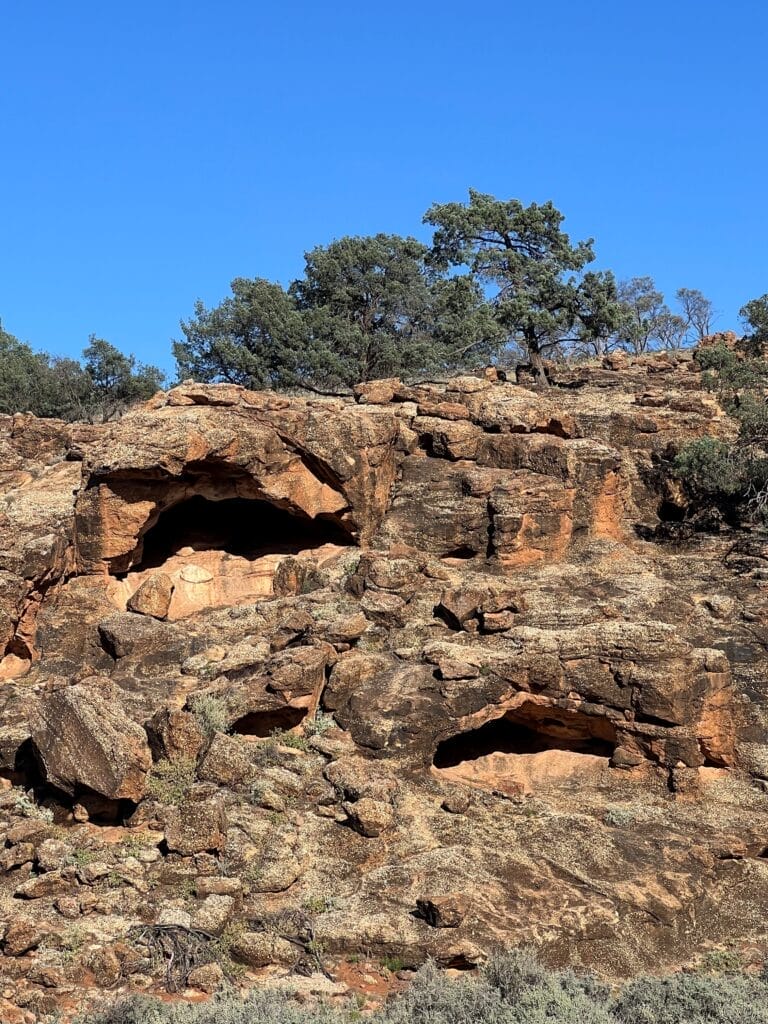 Rock overhangs at Broughton Vale, new nsw national park