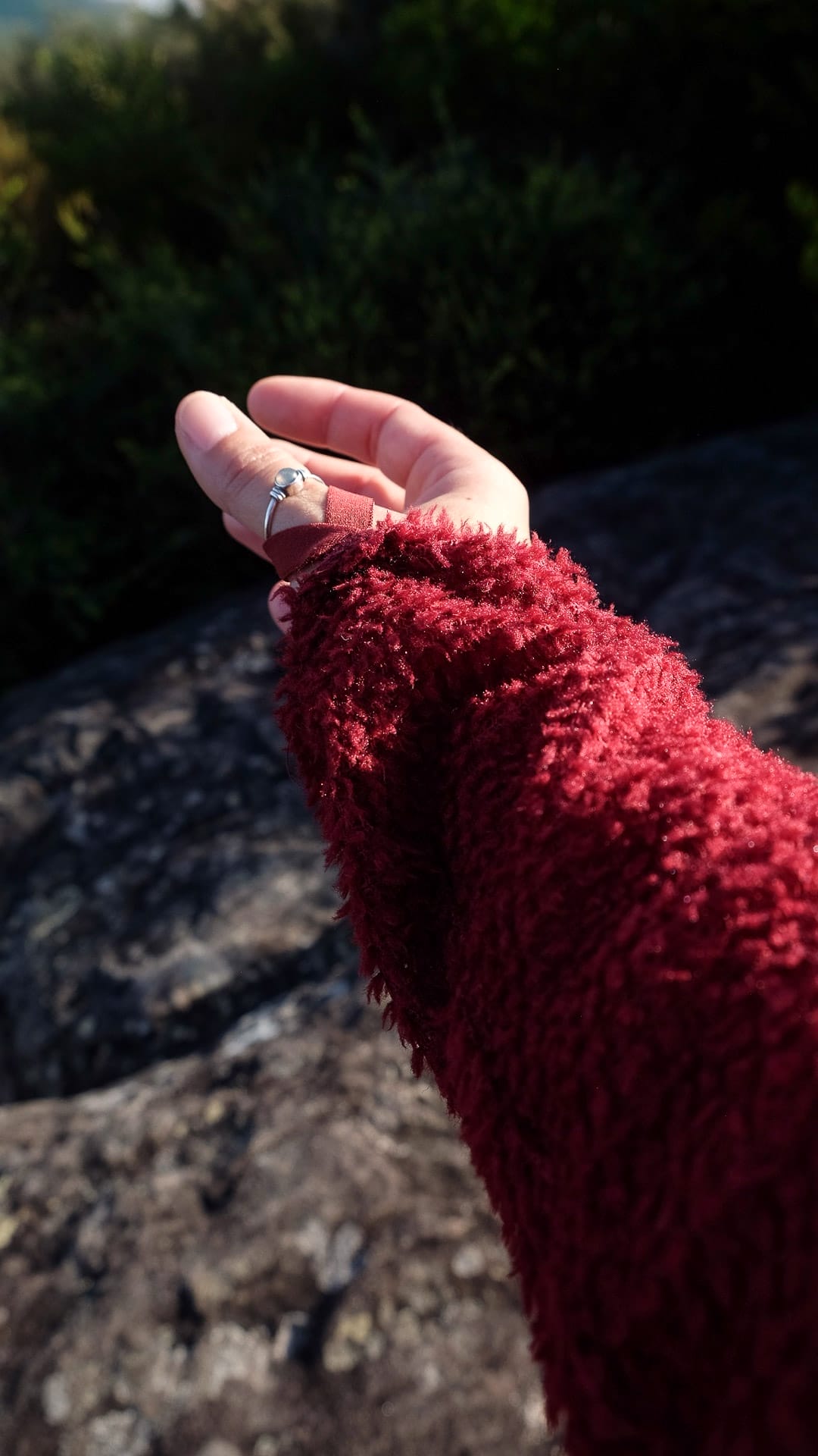 Macpac Nitro Fleece Pullover – Reviewed & Tested, photo by Francesca Solloway, mid layer, fleece, warm, red, sleeve