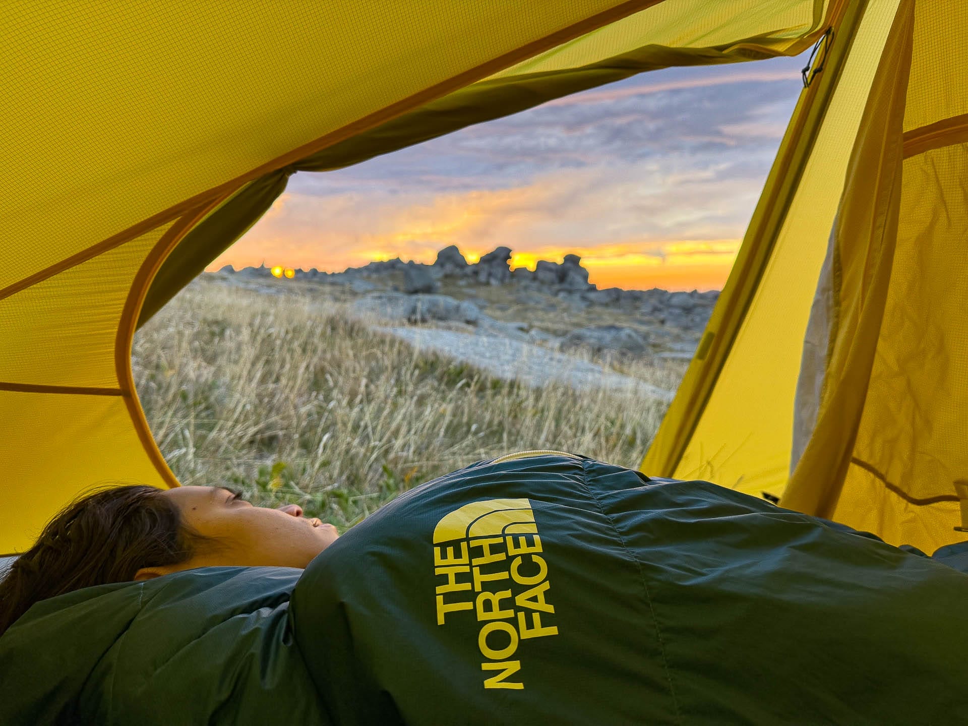 The North Face Blue Kazoo Sleeping Bag – Reviewed & Tested , Claire Dalton, kosciuszko national park, main range, camping, sleeping bag, tent, sunrise