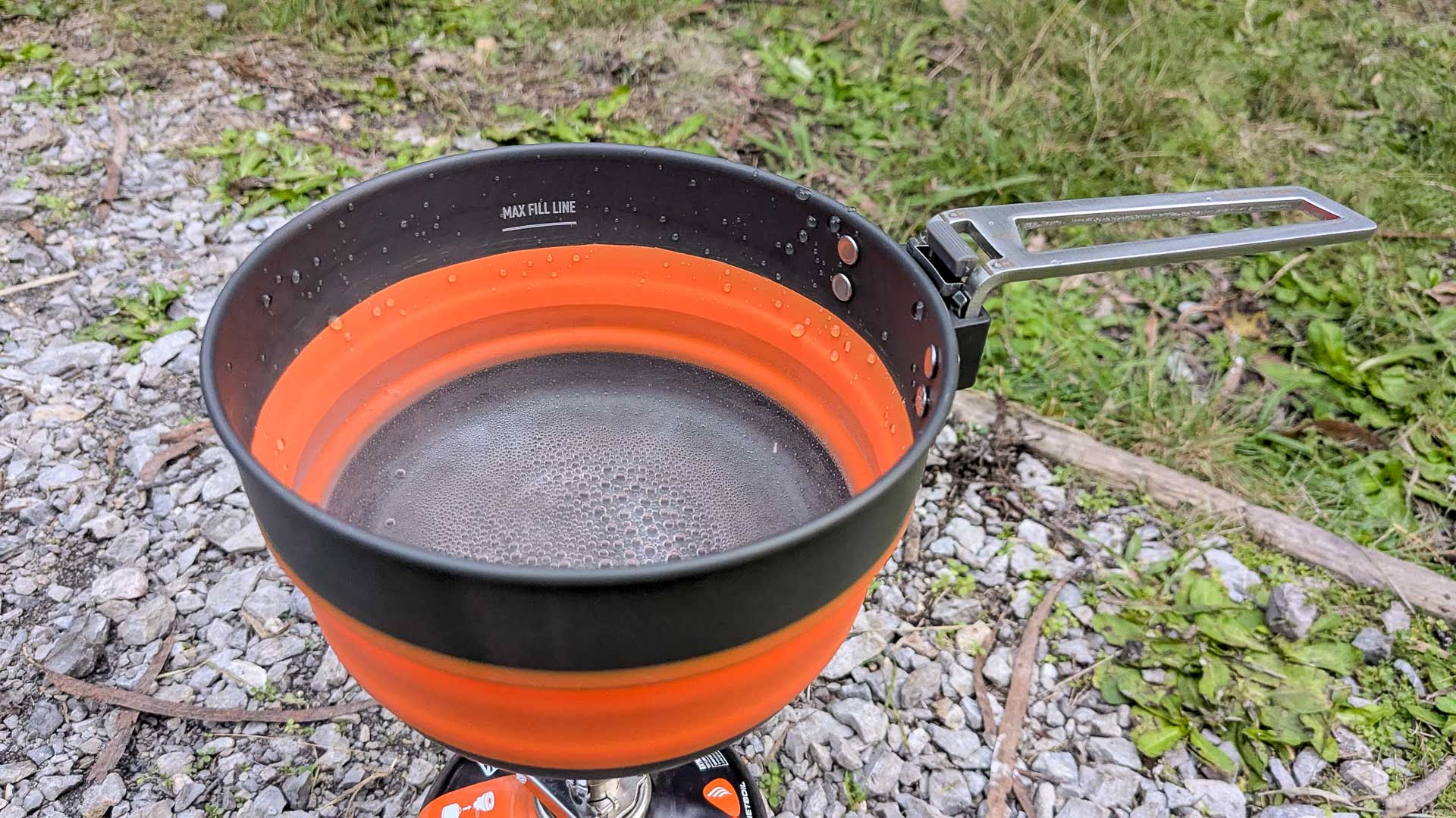 Sea To Summit Frontier Ultralight Collapsible 1L Pot Cook Set – Reviewed & Tested, review by Jess Barlow, gear, hiking, pot, cup, spork