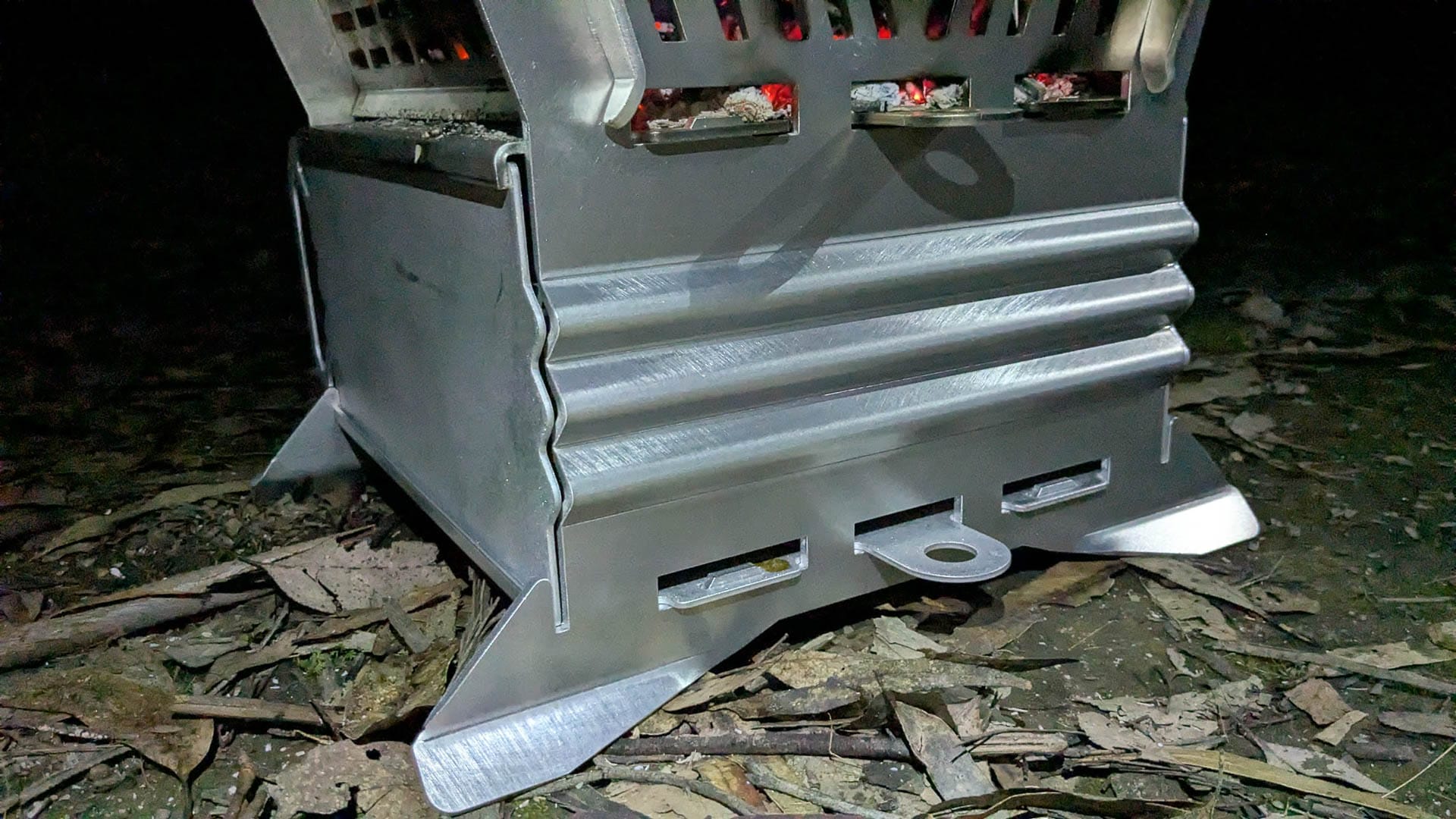 Stratus Outdoors Firepit Oven – Reviewed & Tested, Jess Barlow, gear review, camp cooking, angled feet