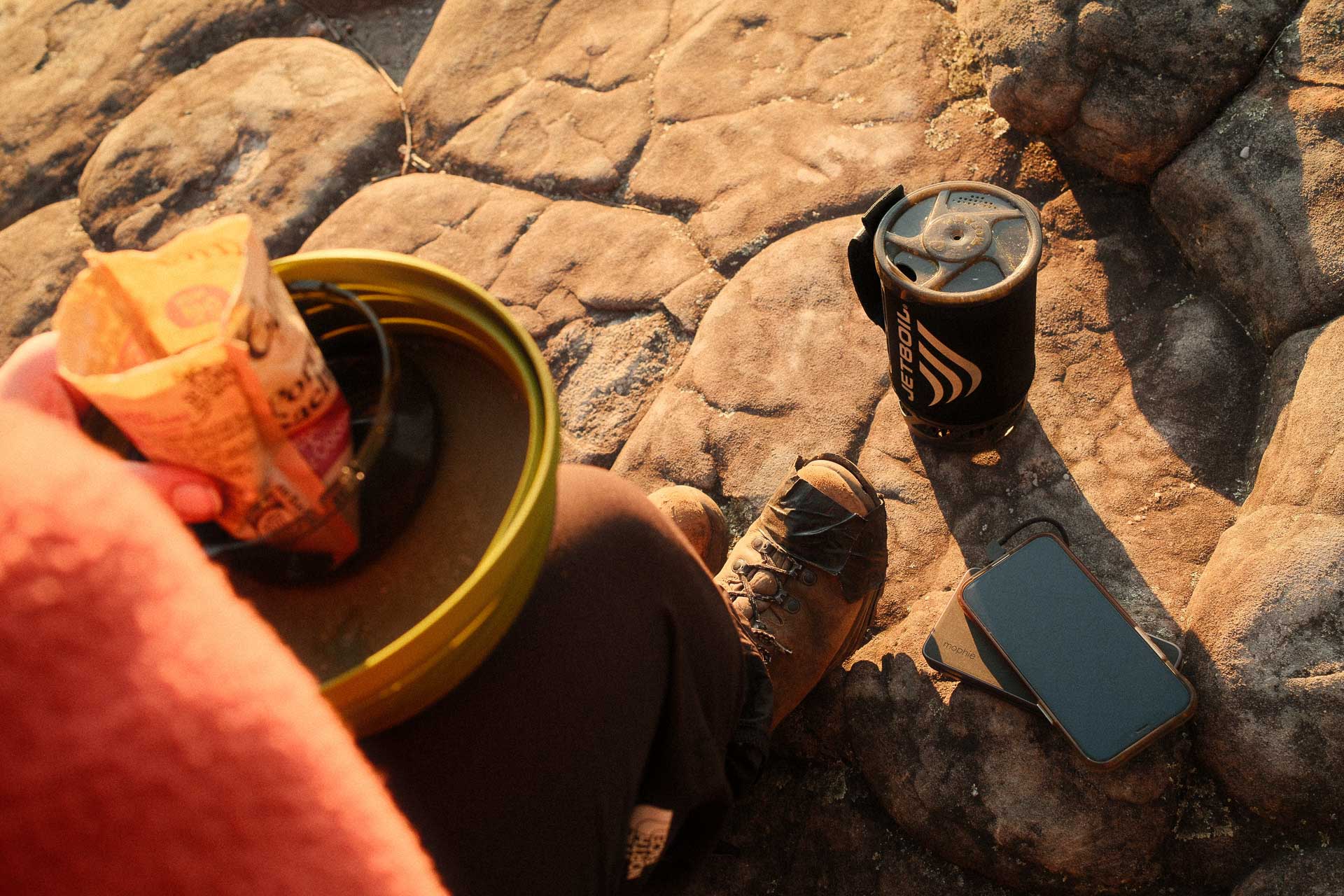 Mophie Powerstation Plus 10K – Reviewed and Tested, photos by Jack Brookes, review by Anna Wall, power bank, breakfast, stove,