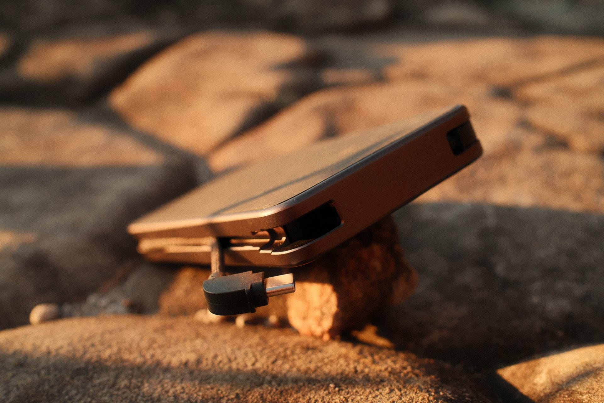 Mophie Powerstation Plus 10K – Reviewed and Tested, photos by Jack Brookes, review by Anna Wall, power bank, cable