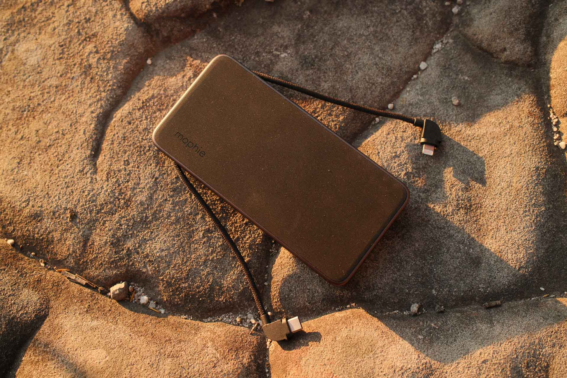 Mophie Powerstation Plus 10K – Reviewed and Tested, photos by Jack Brookes, review by Anna Wall, power bank, cables