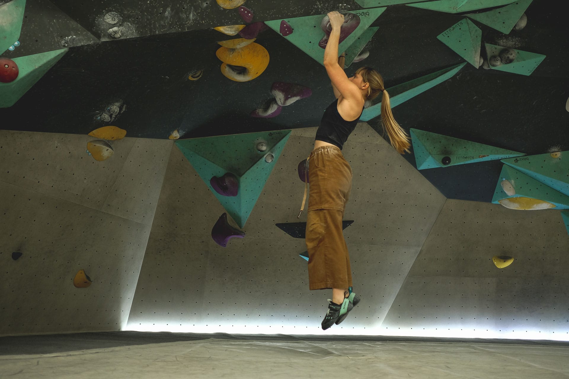 Atas Awan Boundless 2.0 Convertible Climbing Pants – Reviewed & Tested, Ella Garbett, climbing gym, bouldering, oos oos