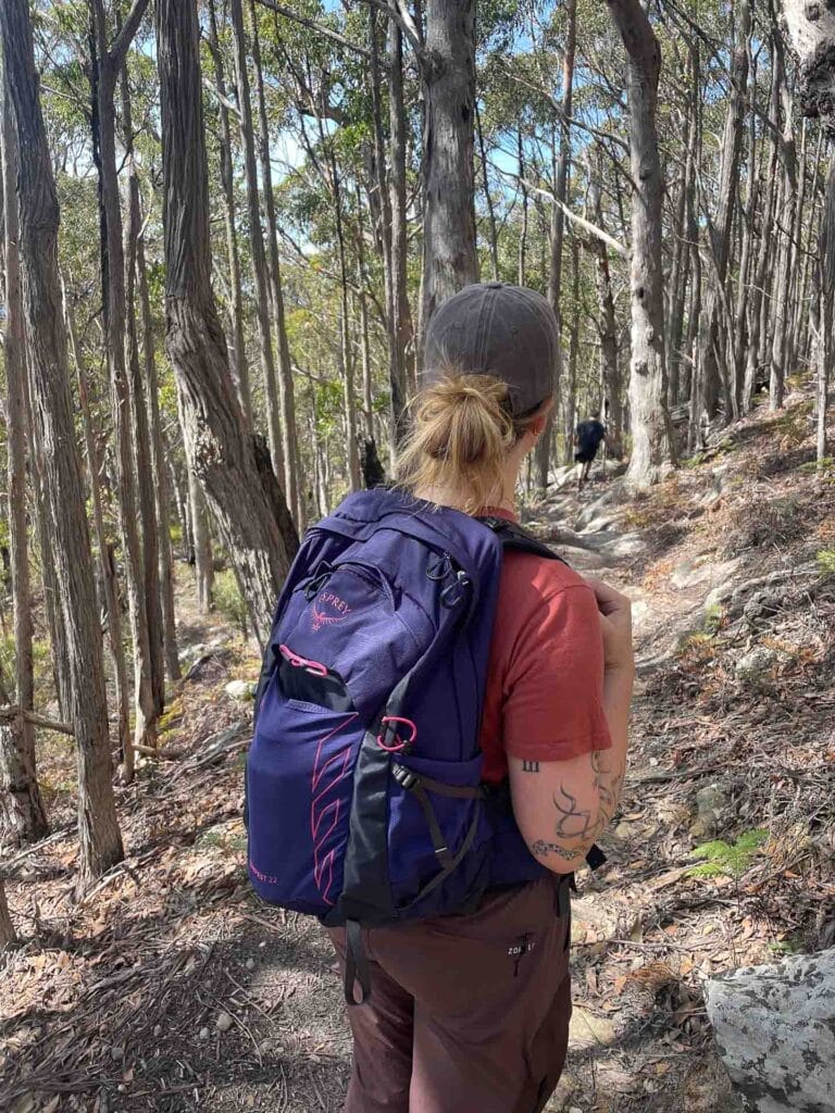 Osprey Tempest 22 Hiking Pack – Reviewed & Tested, julia aebi, day hikes, daypack, purple