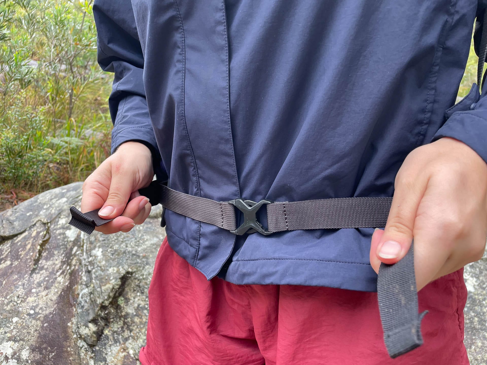 Osprey Tempest 22 Hiking Pack – Reviewed & Tested, julia aebi, day hikes, daypack, purple, waist strap