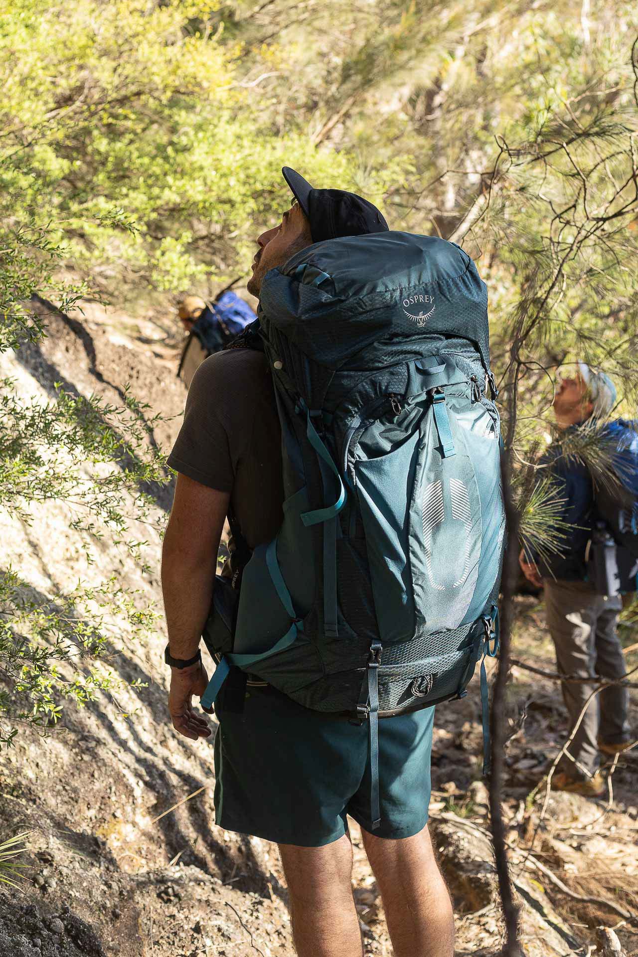 Osprey Atmos AG 65 Hiking Backpack - Reviewed & Tested, aidan howes, photo by tim ashelford hiking backpack, blue mountains,