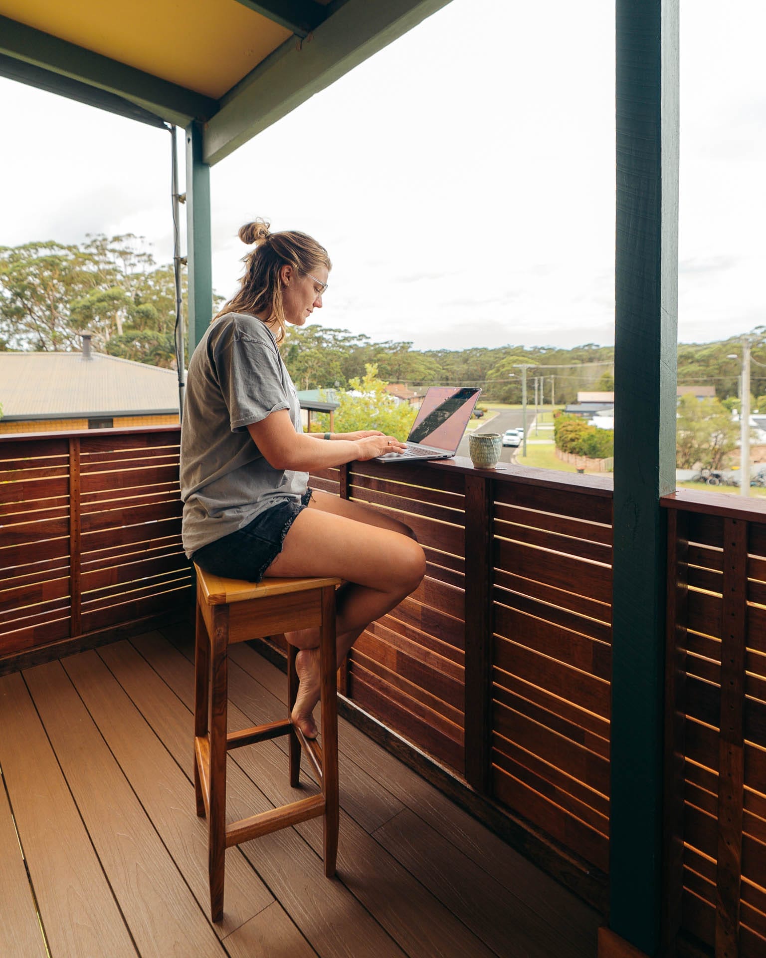 Why I’d Choose My Lifestyle Over a Paycheck – Every Time, photo by Paul Lojszczyk, Eva Davis-Boermans, toyota hilux, south coast, nsw, working, coffee shop
