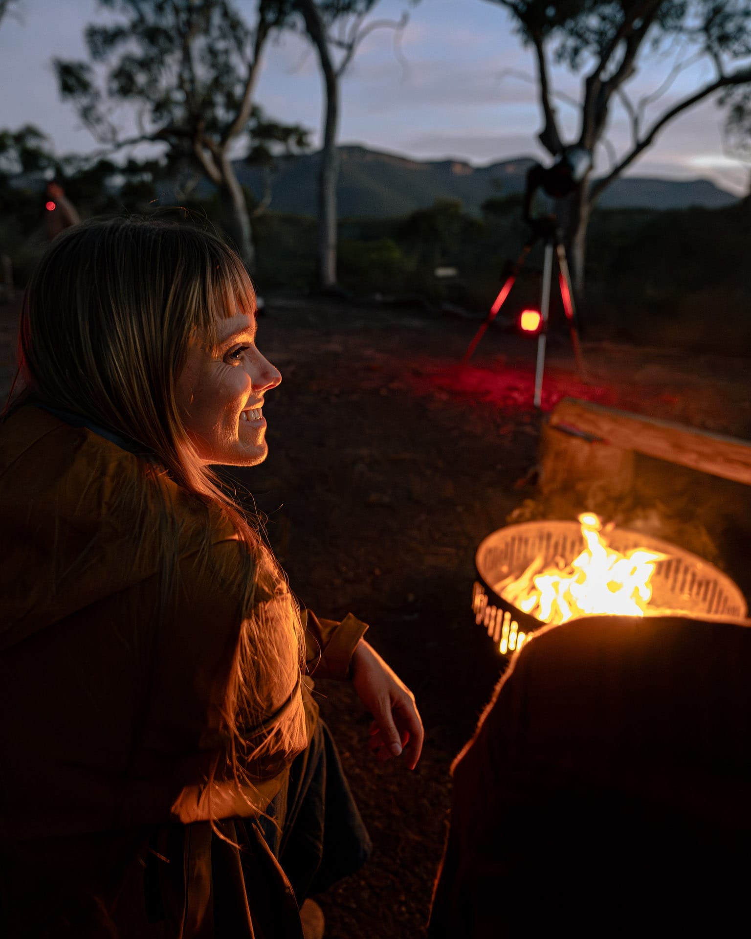I Stargazed With an Astronomer (Fireside with an Organic Tea) and Now I Can’t Go Back, blue mountains stargazing, photo by daygin prescott, mastercard priceless, blue mountains, firepit, ella